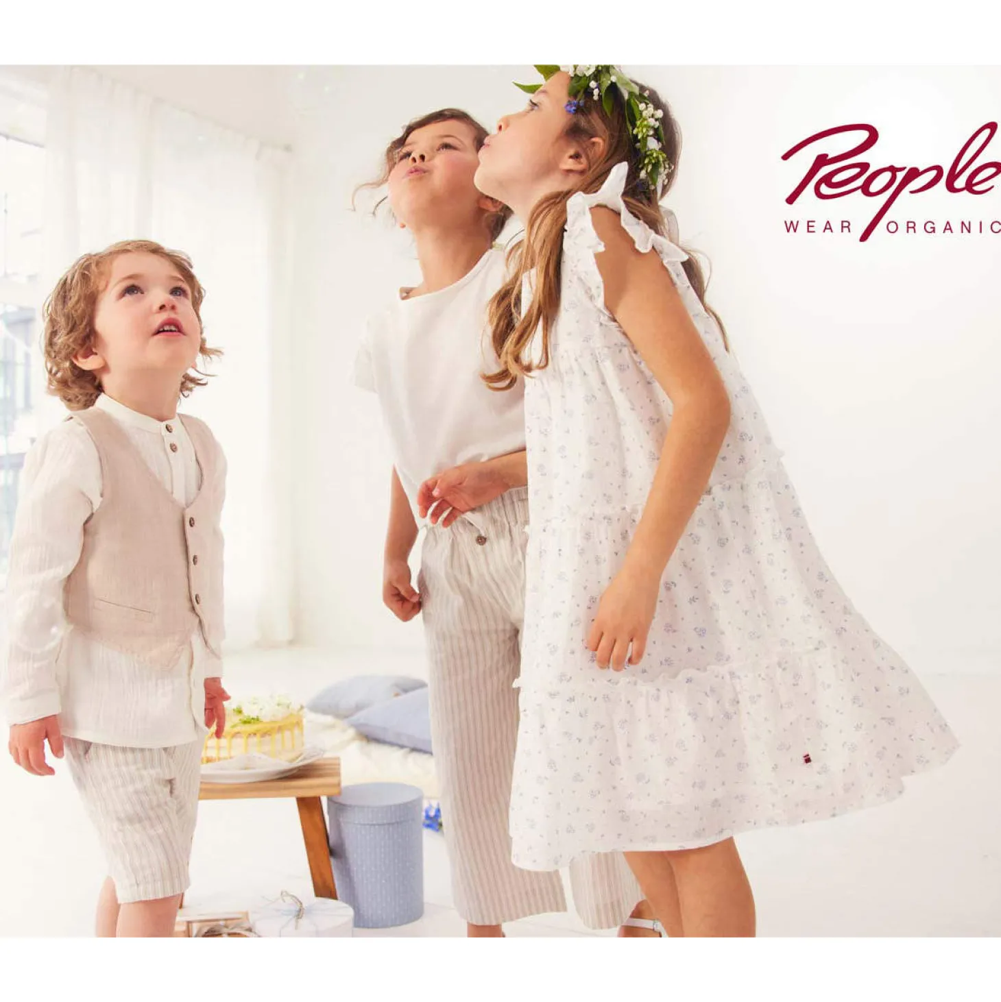 Kurzarm-Sommerkleid "Streublumen" weiß 116