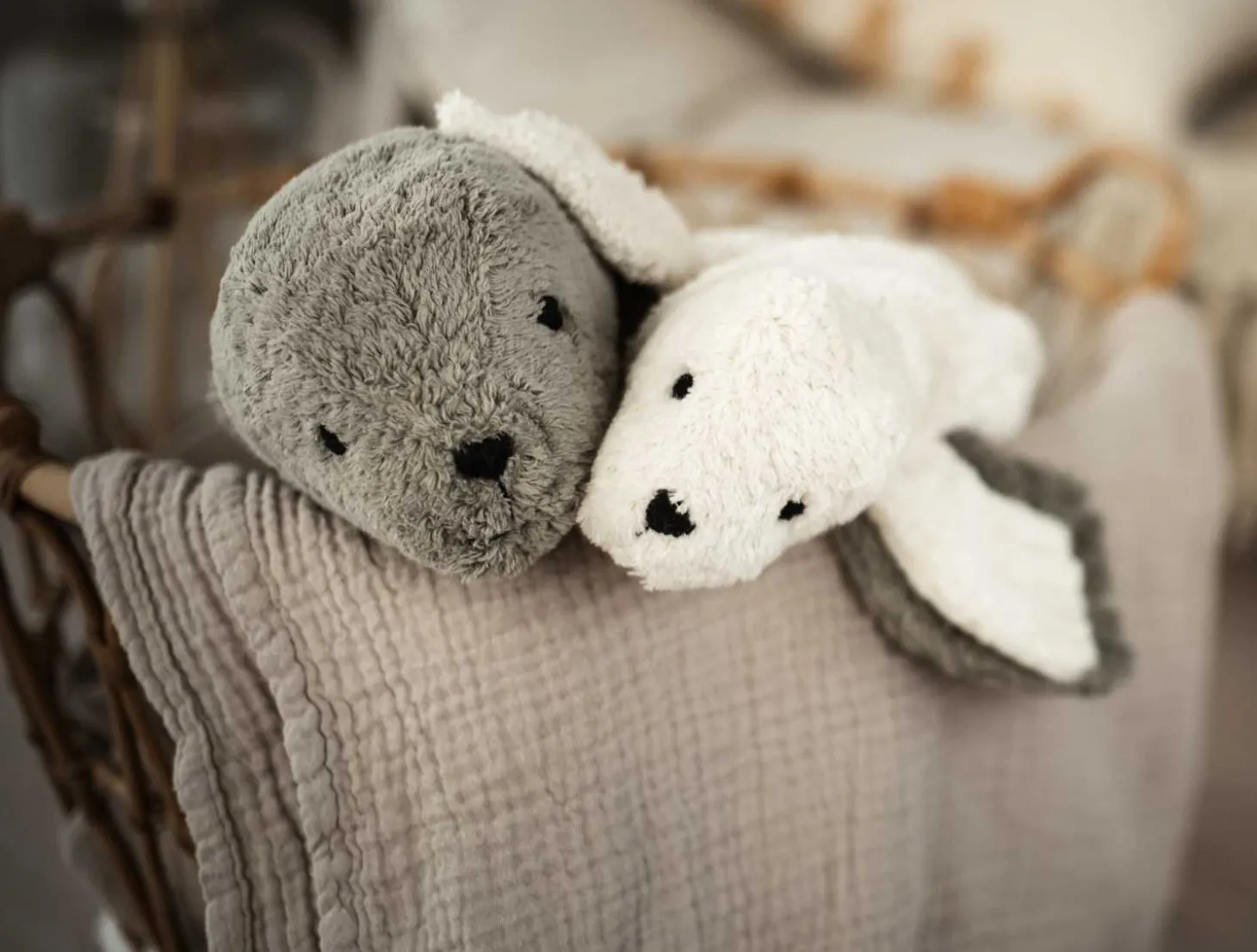 Kuscheltier Robbe weiß Wärmekissen Kirschkern